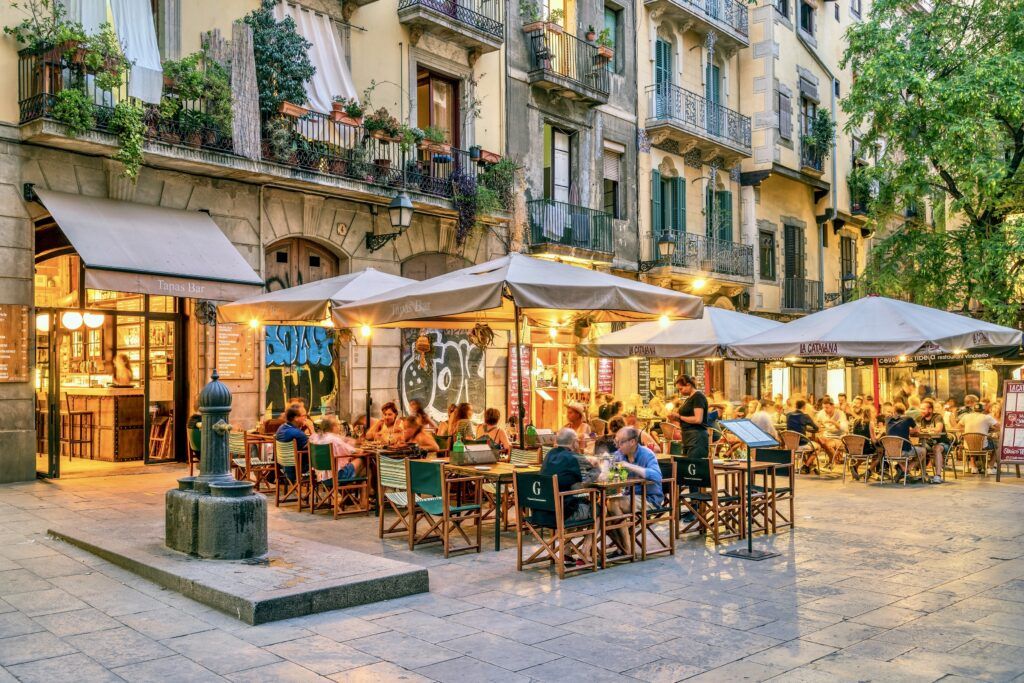 outdoor tapas bars in El Born