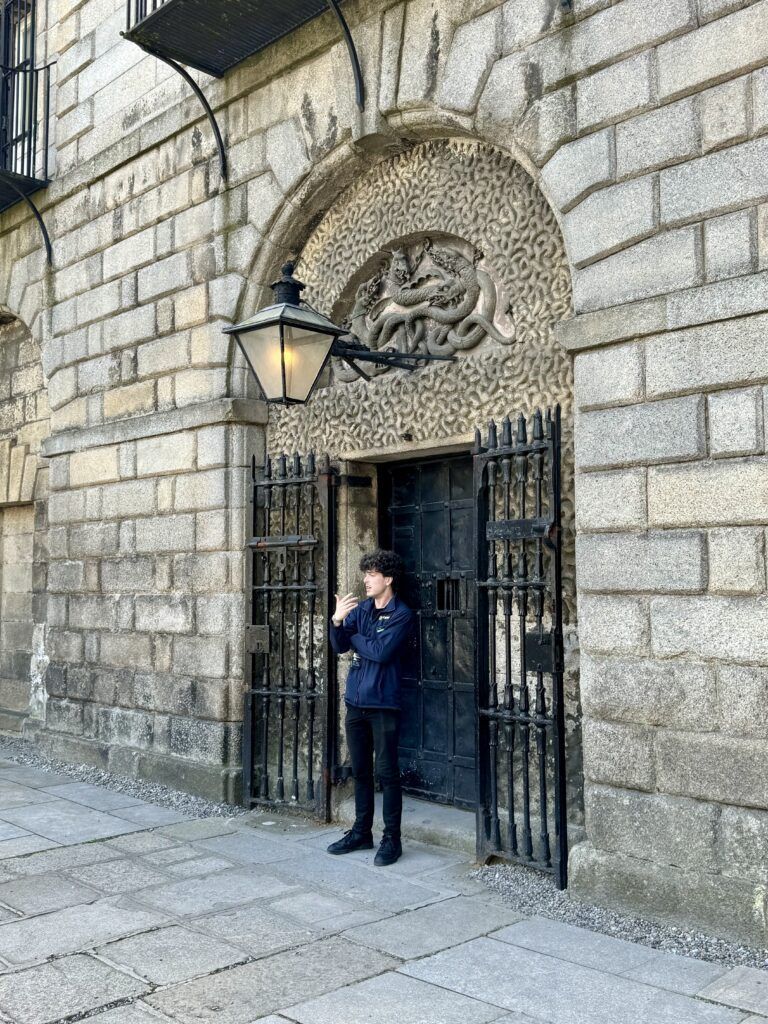 the snakes at the top of the entrance