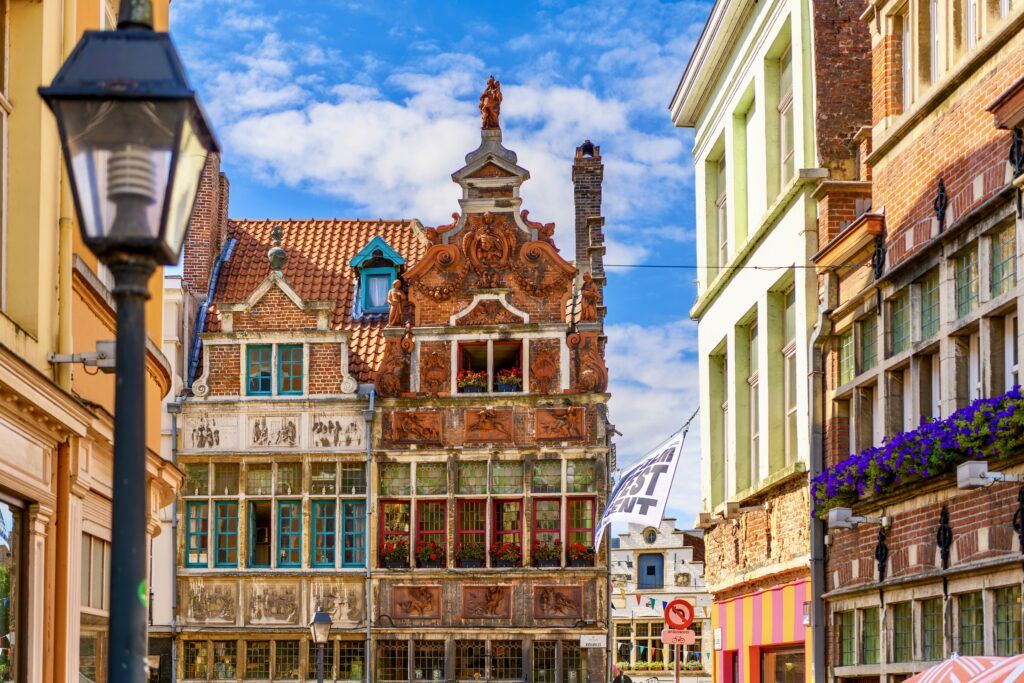ornate guild houses in Pataershol