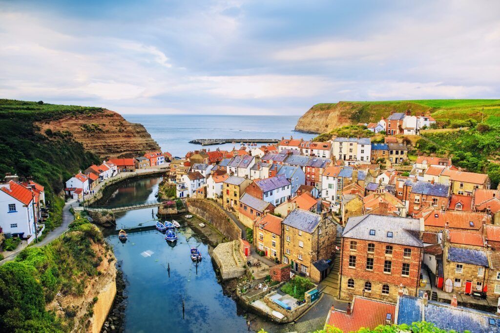 the seaside village of Staithes with colorful houses