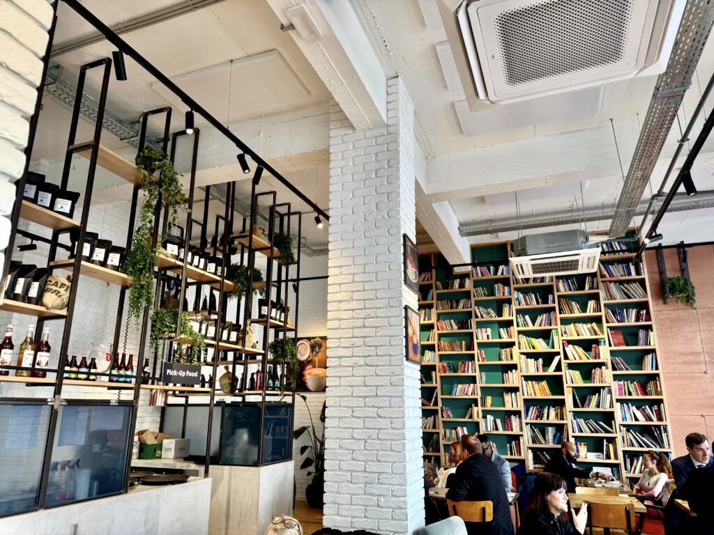 Lloyd's Coffee Shop in Ixelles