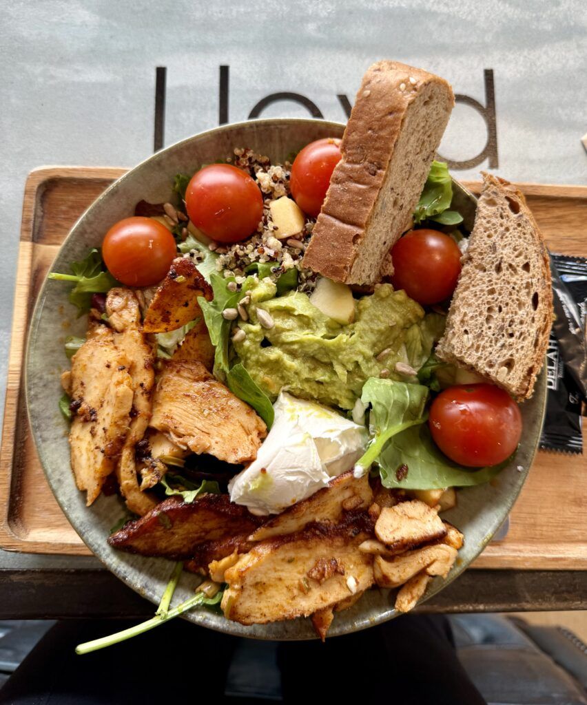 brunch at Lloyd's Coffee Shop in Ixelles