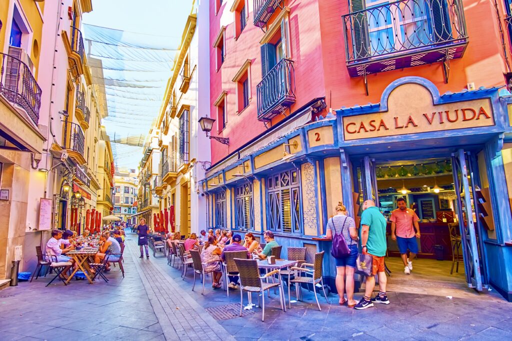 restaurants along Calle Albareda Street