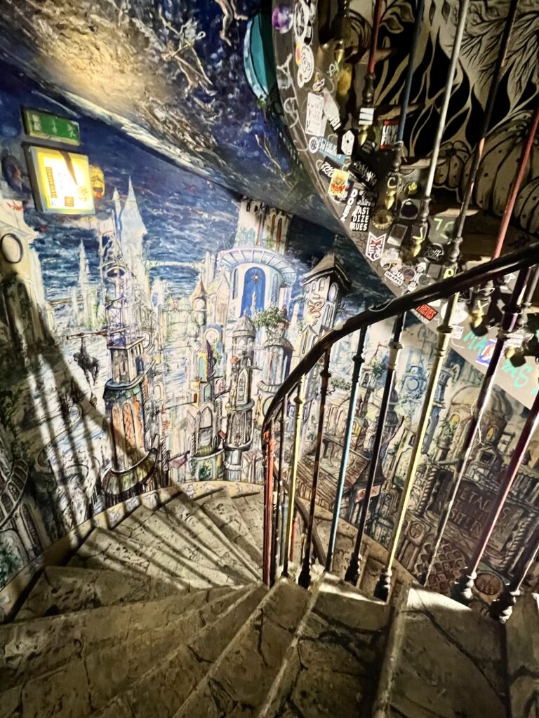 spiral staircase in 59 Rue de Rivoli