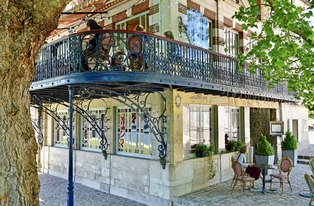 the restaurant La Maison Fournaise where Auguste Renoir painted Le dejeuner des Canotiers