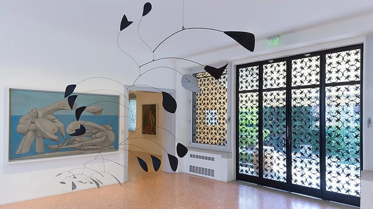 room in the Peggy Guggenheim Museum, with Picasso and Calder pieces
