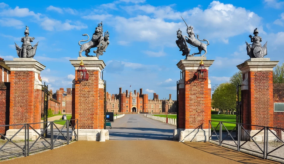 entrance to Hampton Court Palace