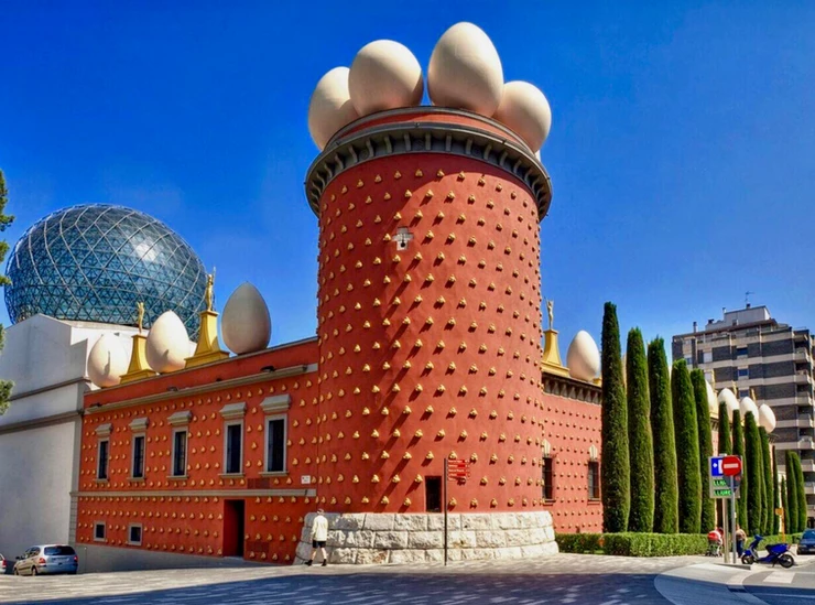 the Dali Theater and Museum in Figueres Spain. The building looks like it has goosebumps.