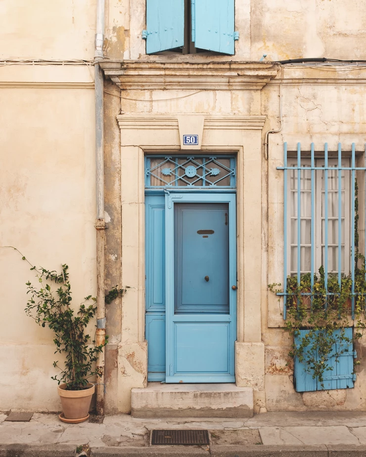 pretty stone house with blue shutters in Arles