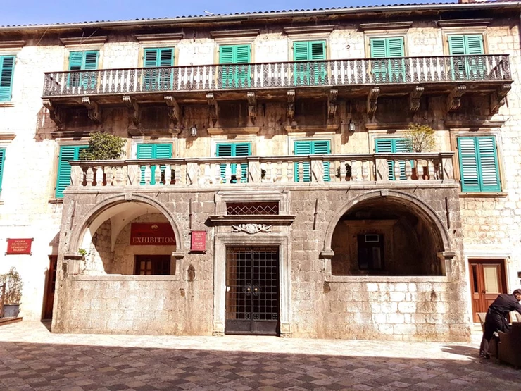 Pima Palace on Flour Square in Kotor