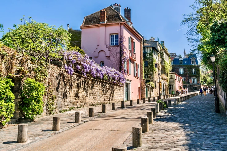 the beautiful Rue de l'Abreuvoir in Montmartre