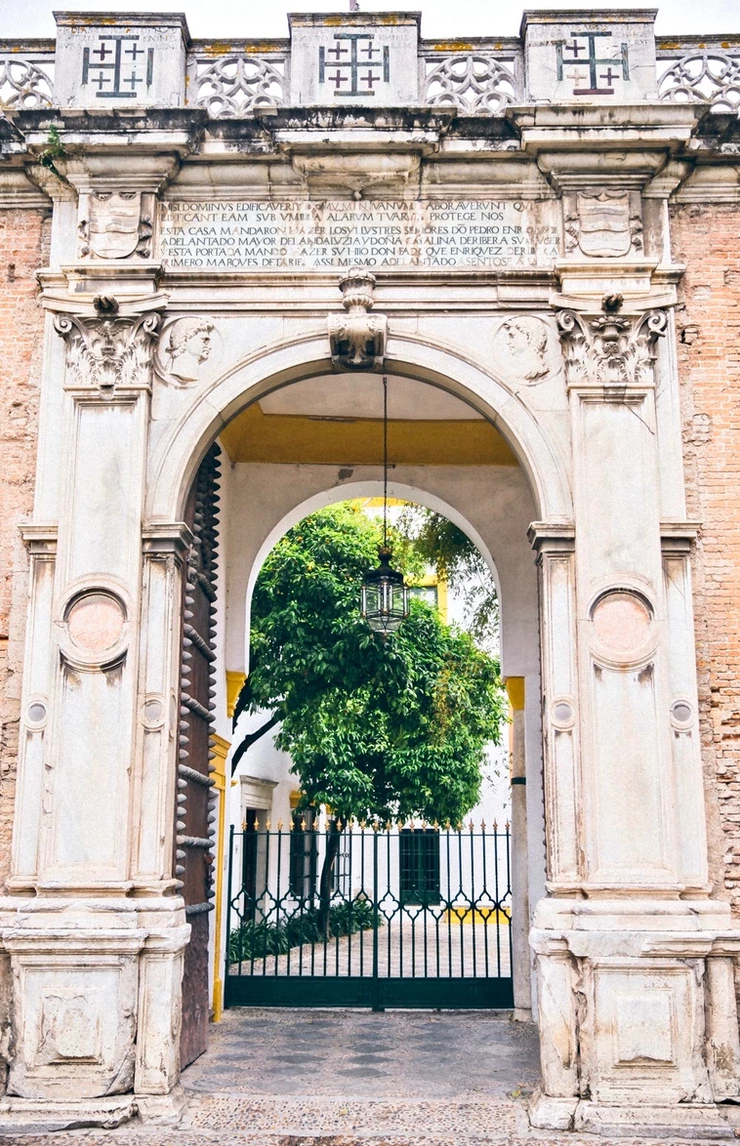 the Renaissance gate, which is the entrance to the Casa de Pilatos