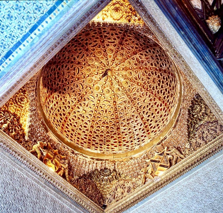 the honeycomb domed ceiling in the Casa de Pilatos