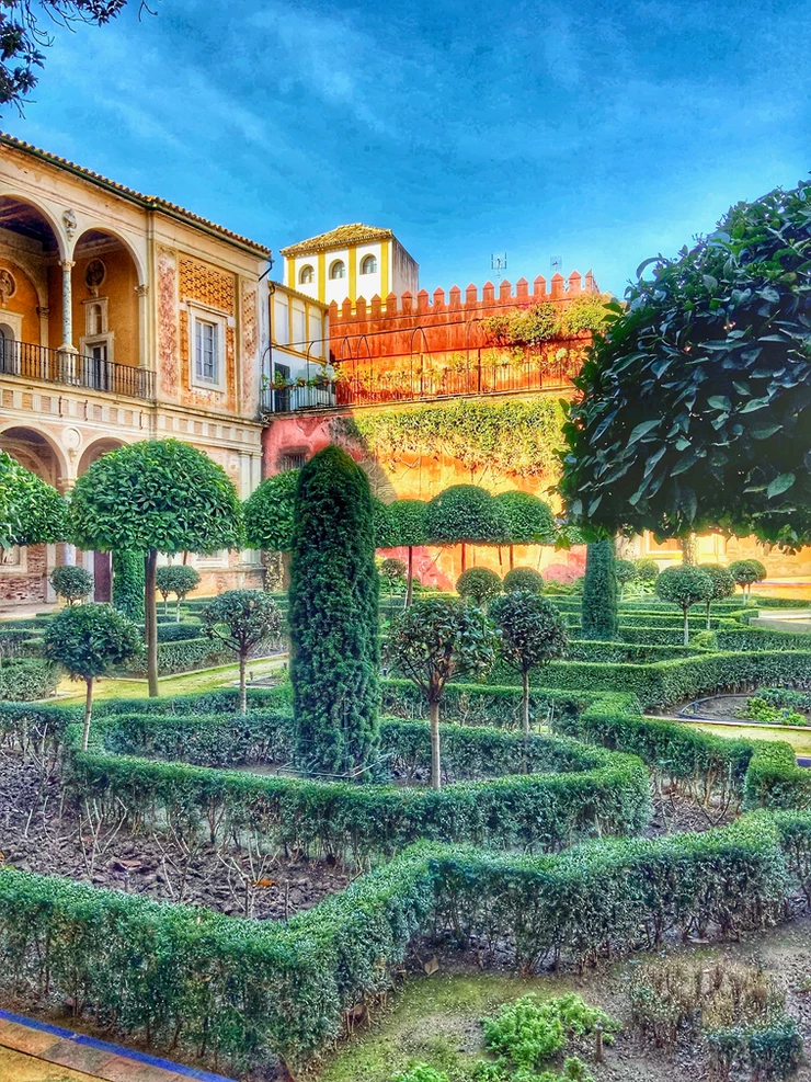 the large garden of Casa de Pilatos