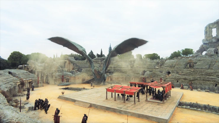 the ill-fated peace meeting between Daenerys and Cersei in the dragon pit