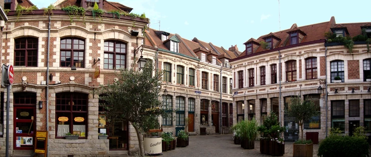 Place aux Onions, a delightful small square in Lille France