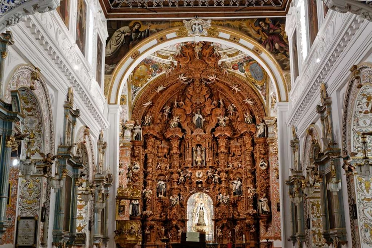 the intricately carved wood alterpiece of the Church of El Carmen