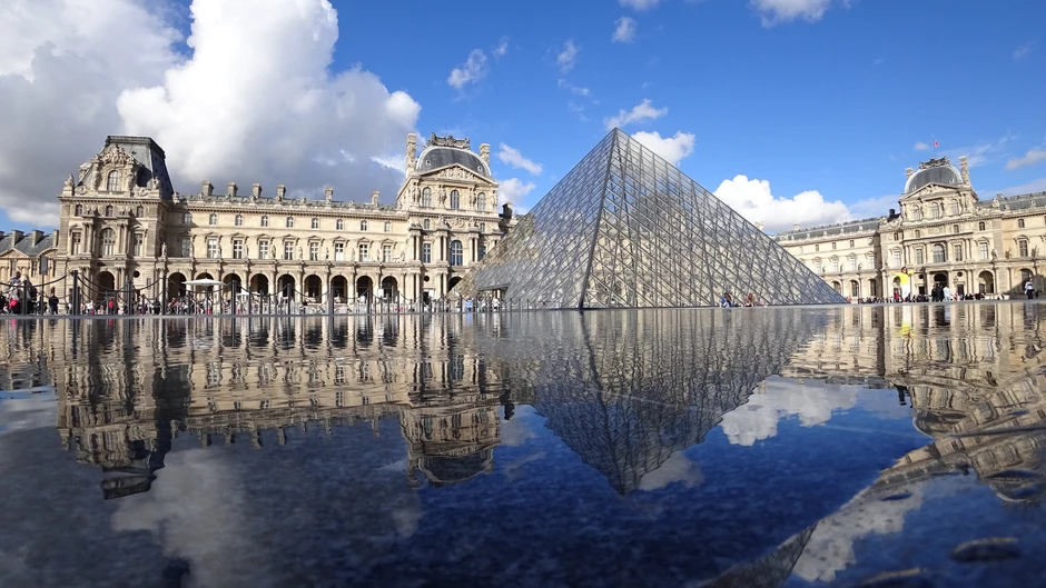 the Louvre Museum, an unmissable site in Paris France