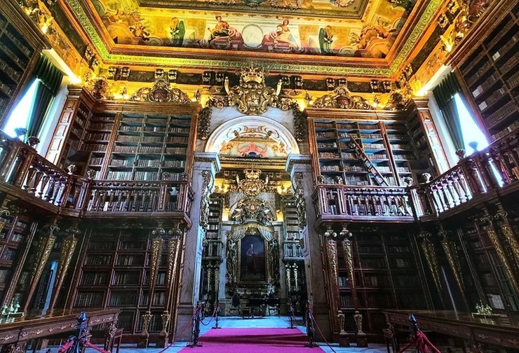 the Noble Floor of the magnificent Joanina Library