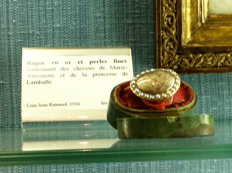 a ring with Marie Antoinette's hair at the Musee Carnavalet