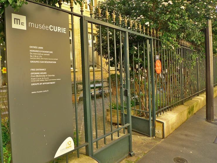 entrance to the Musée Curie Institut du radium