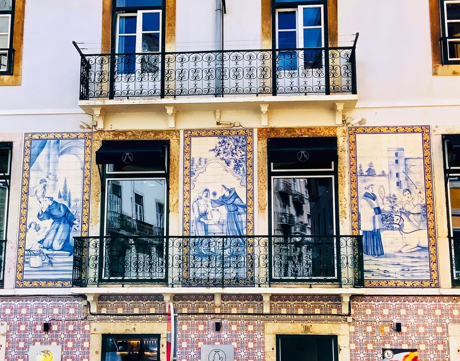 a beautiful azulejo clad building that I saw in Alfama on my walk down from the fake castle