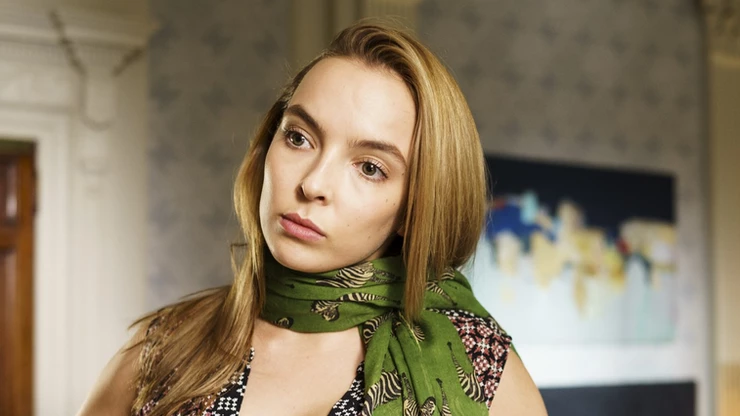 Villanelle sneaks into Eve's apartment and steals her scarf.
