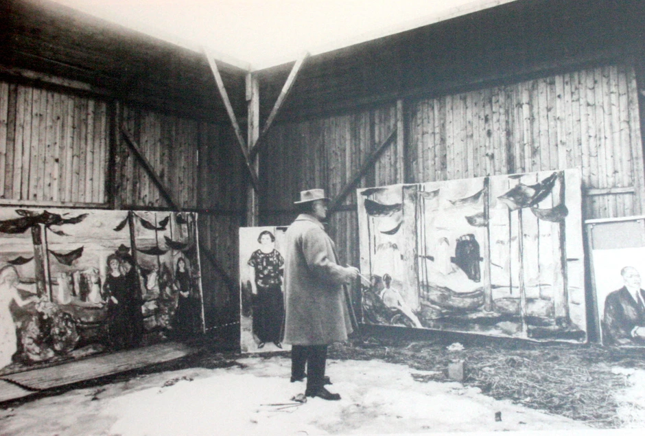 Munch in his outdoor studio in Ekley