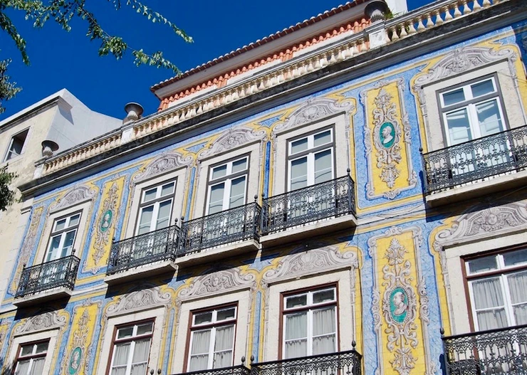 the facade of Campo de Santa Clara, 124-26