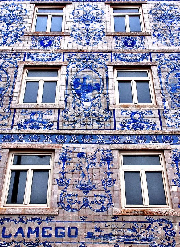 another facade of the Viúva Lamego Ceramics Factory 