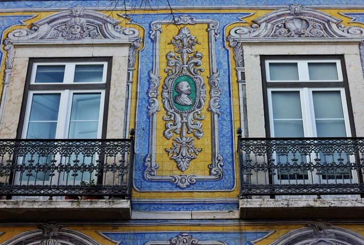 azulejo facades on a house on Campo de Santa Clara