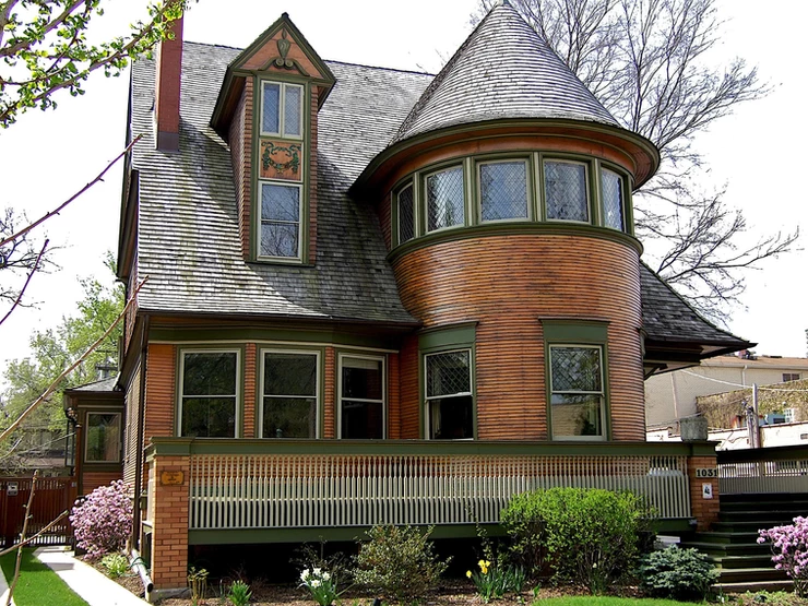 the Frank Lloyd Wright designed Walter Gale home in Oak Park 