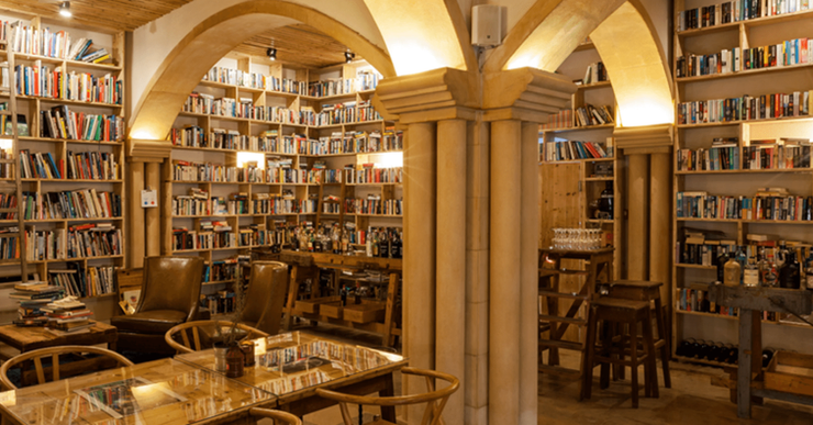 Literary Man Hotel Bookshop in Obidos