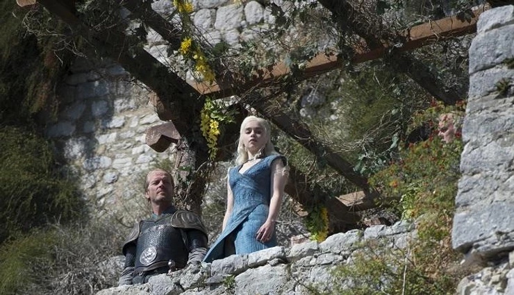 Daenerys and Jorah at Klis Fortress. She is about to banish Jorah from Mereen for betraying her