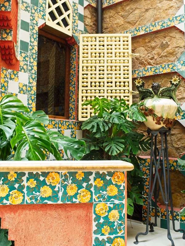 the colorful courtyard and garden at Casa Vicens
