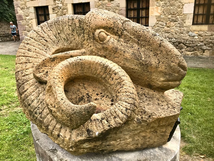 stone statue outside the Colegiata