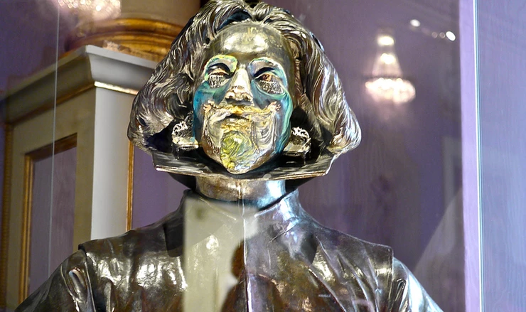 the Salvador Dali bust with a painting on its face