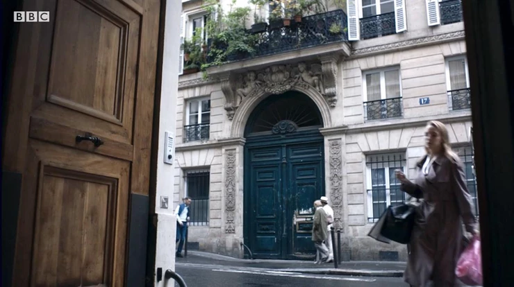the only clue to finding the location of Villanelle's Paris apartment, the ornate dark blue door with the number 17 to the right.