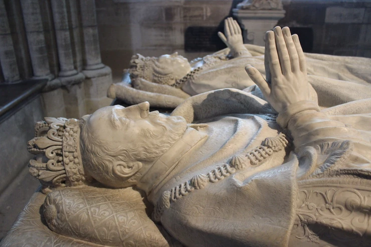 recumbent effigies of Henry II and Catherine de Medici, sculpted by Germain Pilon