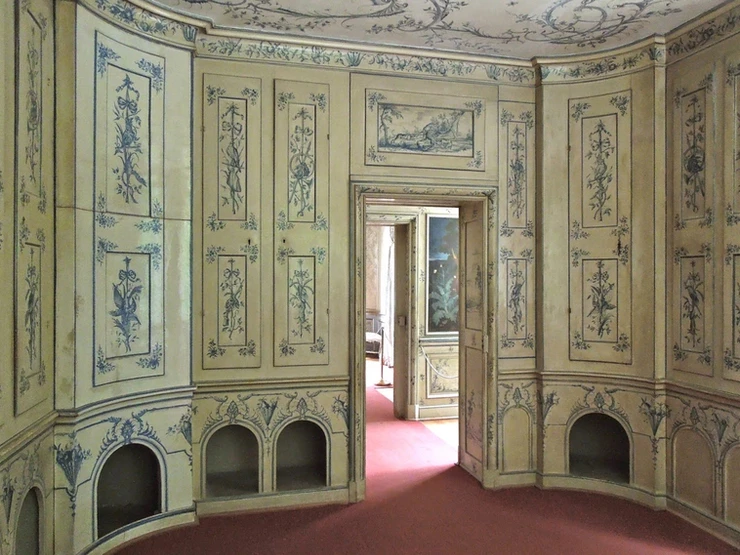 the "dog and gun" room in Amalienburg, a fancy kennel