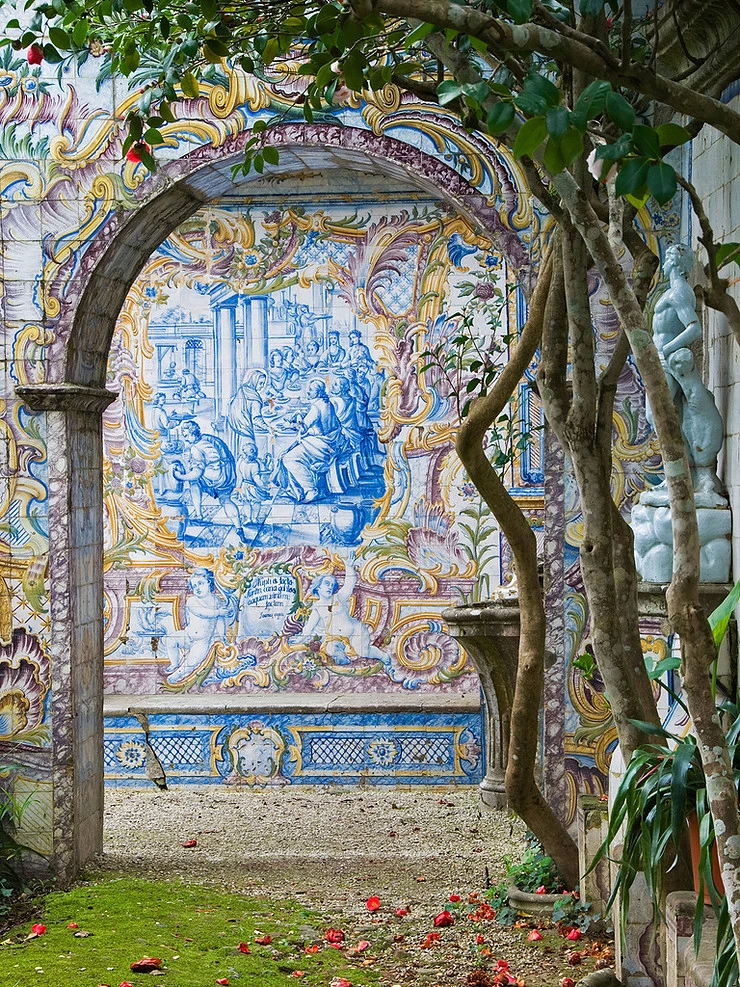 a swoonful azulejo mural in the Quinta dos Azulejos Garden
