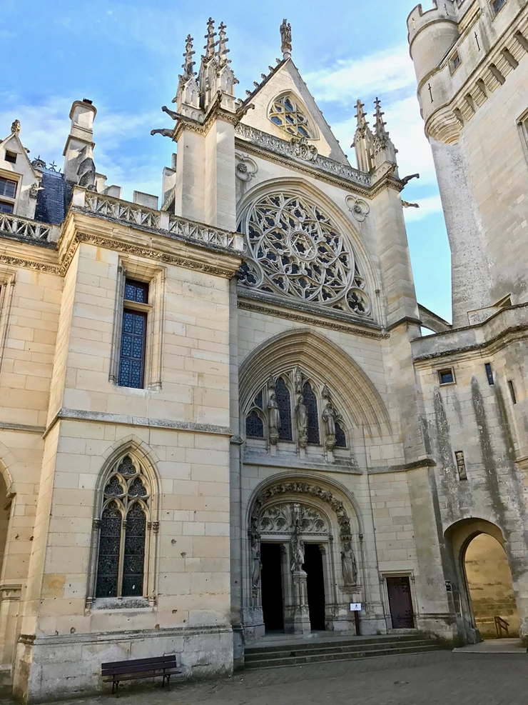 entrance to the royal chapel with Viollet-le-Duc as the central statue