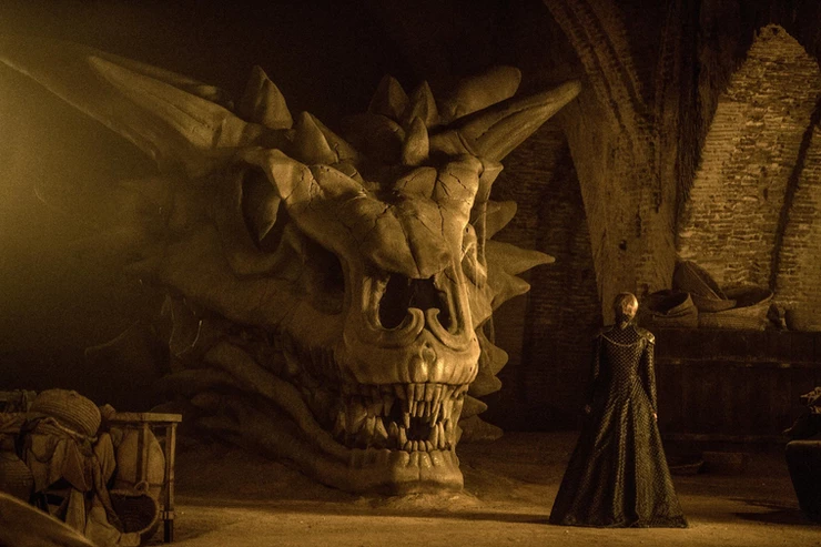 Cersei contemplates a dragon skull in the Red Keep while Qyburn prepares to demonstrate his new dragon slaying weapon
