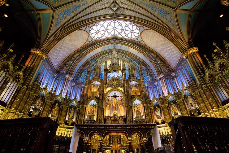 the ornate altar of Basilica Notre-Dame in Montreal 