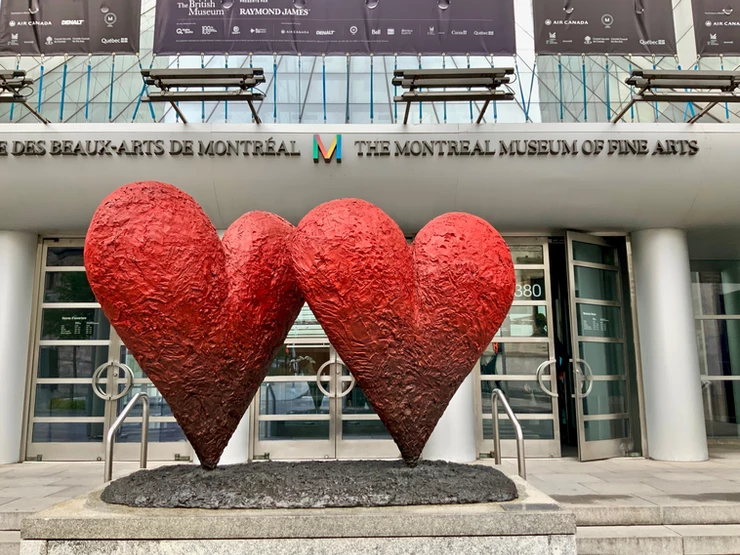 Jim Dine, Twin 6' Hearts, 1999  -- in front of the main entrance of the museum