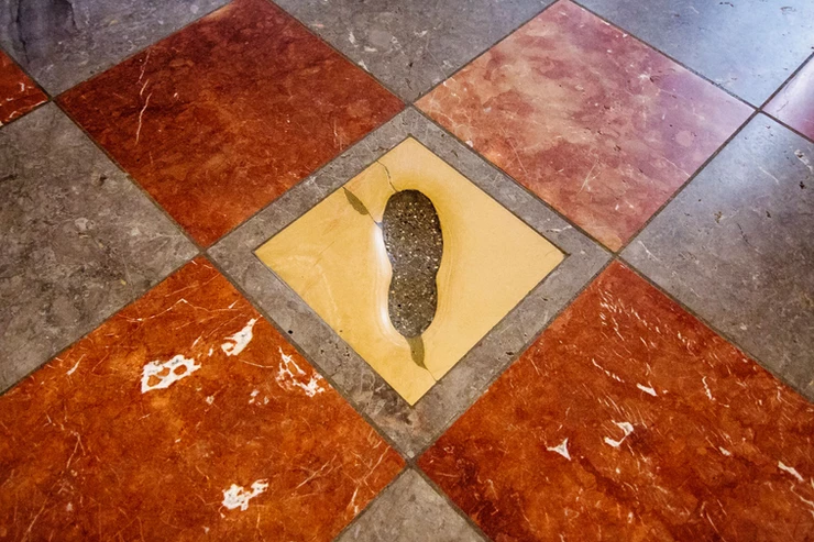 the "Devil's Footprint" in Munich's Frauenkirche