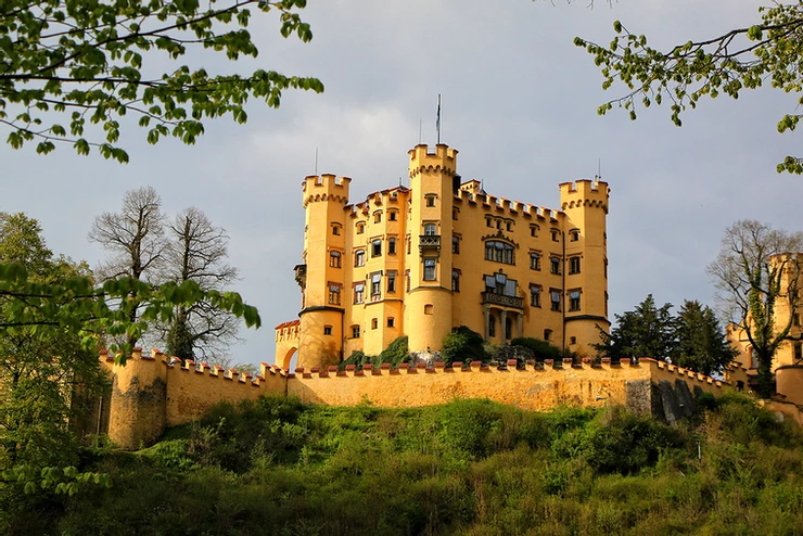 the ochre colored neo-Gothic Hohenschangau Castle 