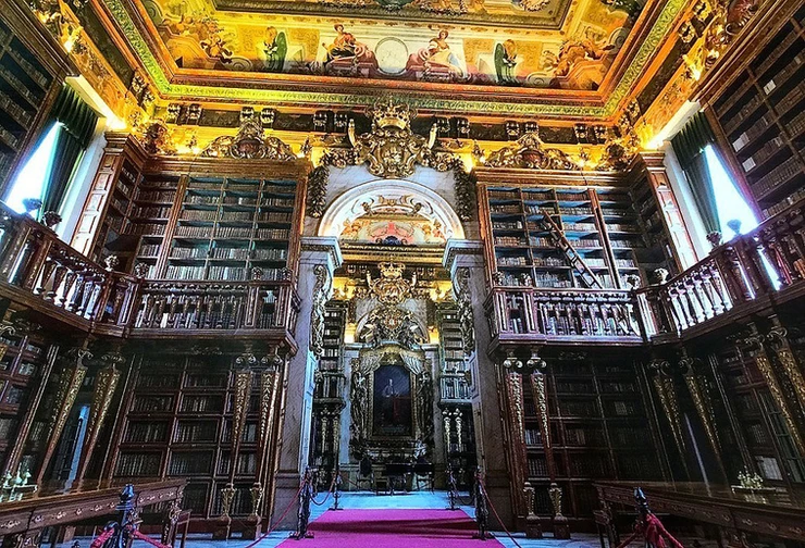 the Noble Floor of the magnificent Joanina Library