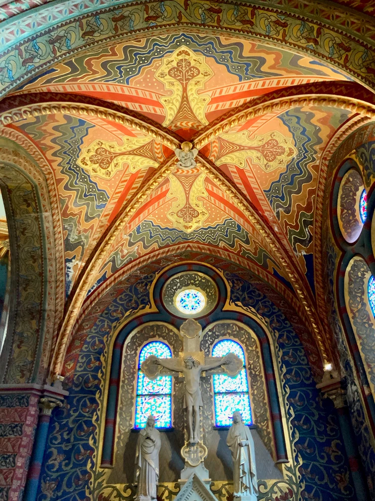 bright colors in the interior of Matthias Church