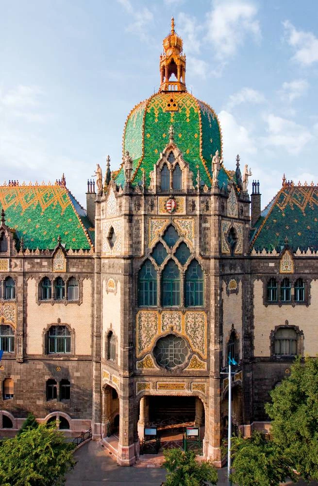 the Lechner-designed Museum of Applied Arts in Budapest
